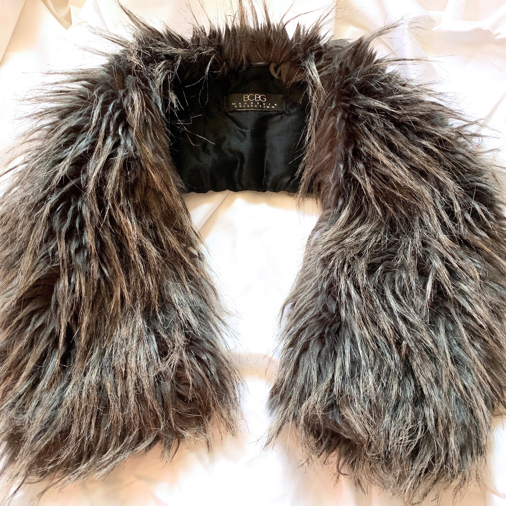 BCBG Wolf Grey (high quality) Faux Fur Scarf NWOT
